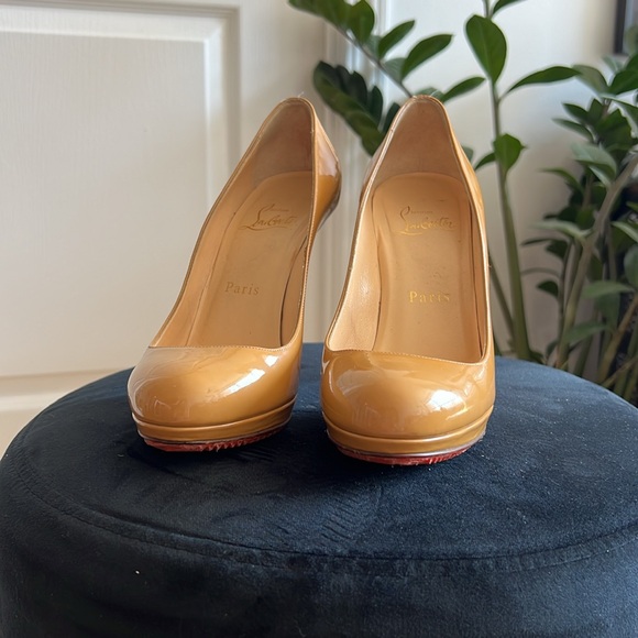 Christian Louboutin - Picture 2 of 4